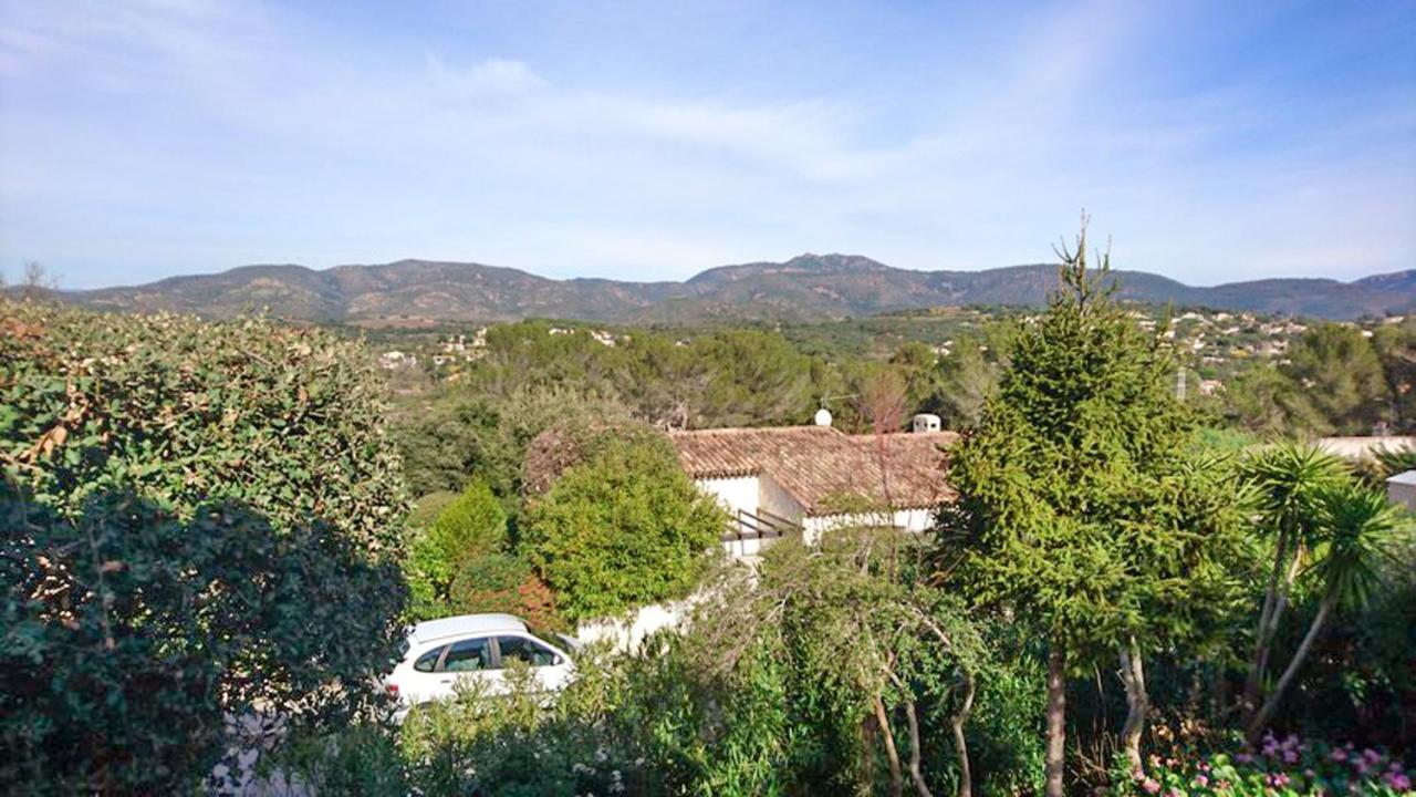 Villa Avec Piscine A Saint-Raphael Et Vue Sur La Montagne Exterior foto